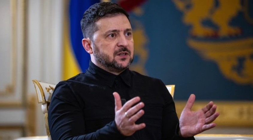 заявил, что ослабление ограничений против России без деэскалации играет на руку Кремлю. заявил, что ослабление ограничений против России без деэскалации играет на руку Кремлю.