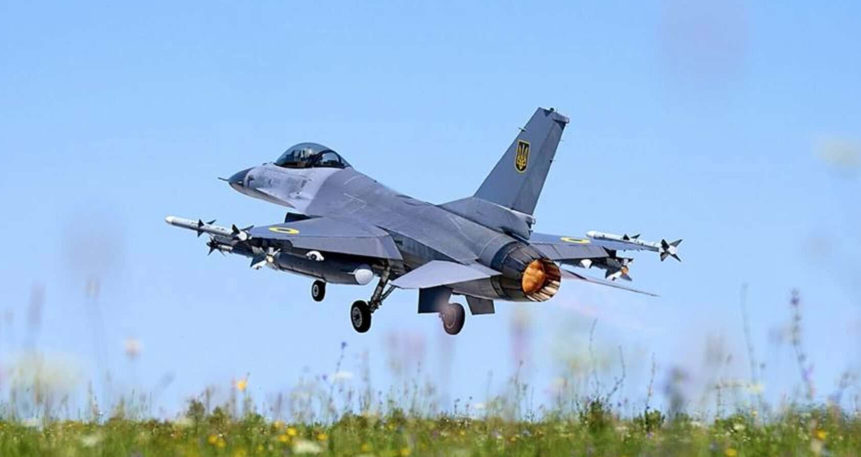 Истребитель F-16 на вооружении Воздушных сил ВСУ. Фото: Офис президента Украины, август 2024 года.