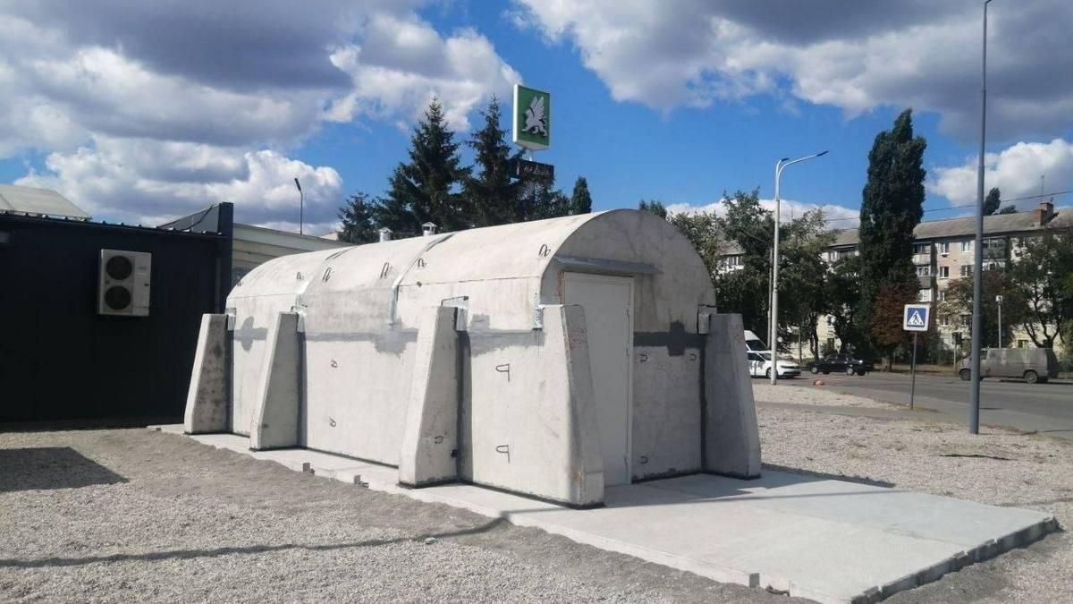 ОККО встановить захисні споруди на 120 АЗК: коли це станеться
