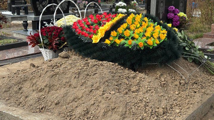 Могила Кашпировского, фото: Общественное