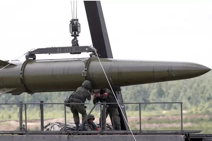 Когда скорость Циркона составляет около 4,5 маха, Украина применяет противобаллистические комплексы для ее сбития, однако их мало Когда скорость Циркона составляет около 4,5 маха, Украина применяет противобаллистические комплексы для ее сбития, однако их мало