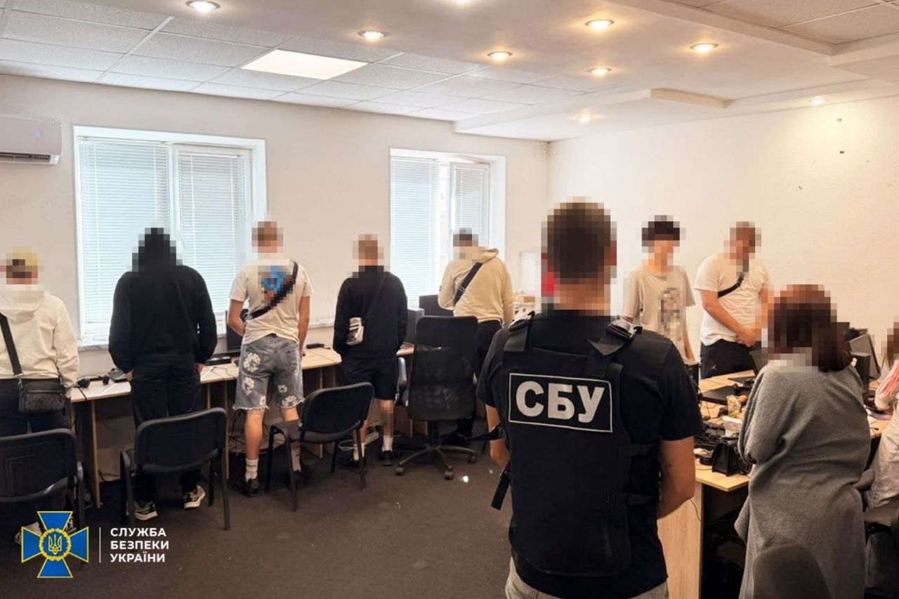 Зловмисники полювали на громадян України та країн ЄС Кол-центр