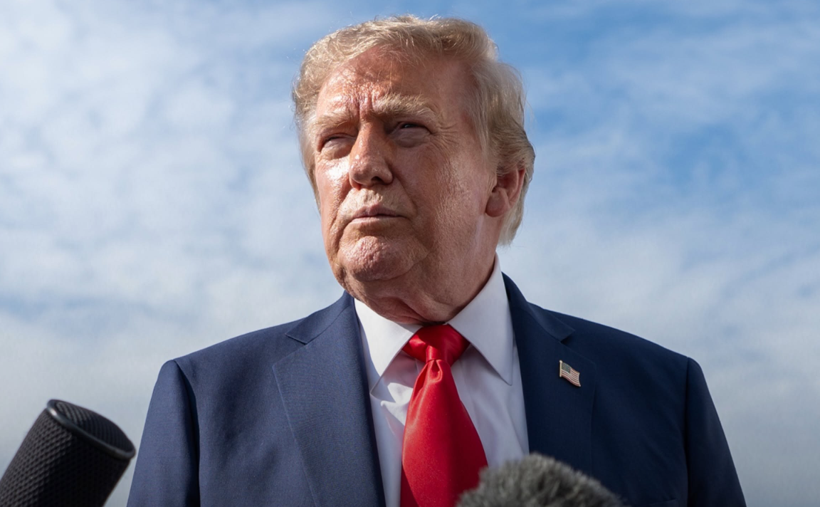 Трамп заявил, что Соединенные Штаты не прекращали обмен разведывательными данными с Киевом. Фото: facebook.com/DonaldTrump Дональд Трамп