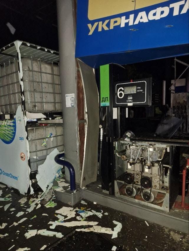 БПЛА попал в Укрнафту в Хмельницкой области. Фото: facebook.com/Ukrnafta БПЛА попал в Укрнафту в Хмельницкой области. Фото: facebook.com/Ukrnafta