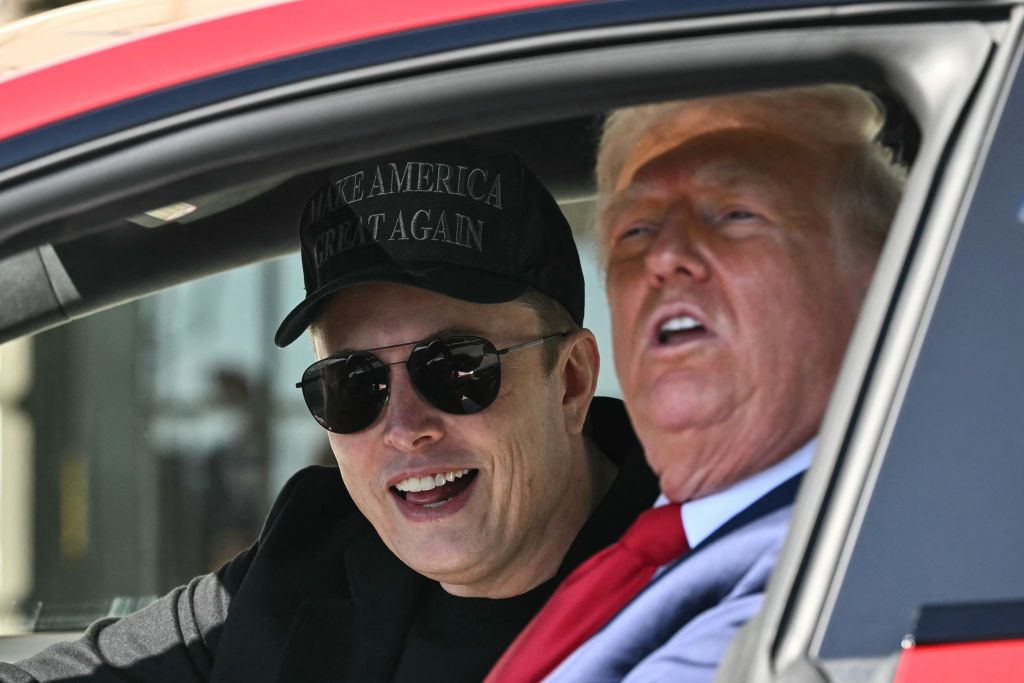 Нардеп рассказал, как Маск перевел стрелки в администрацию США. Фото: Getty Images Маск та Трапм. Фото: Getty Images