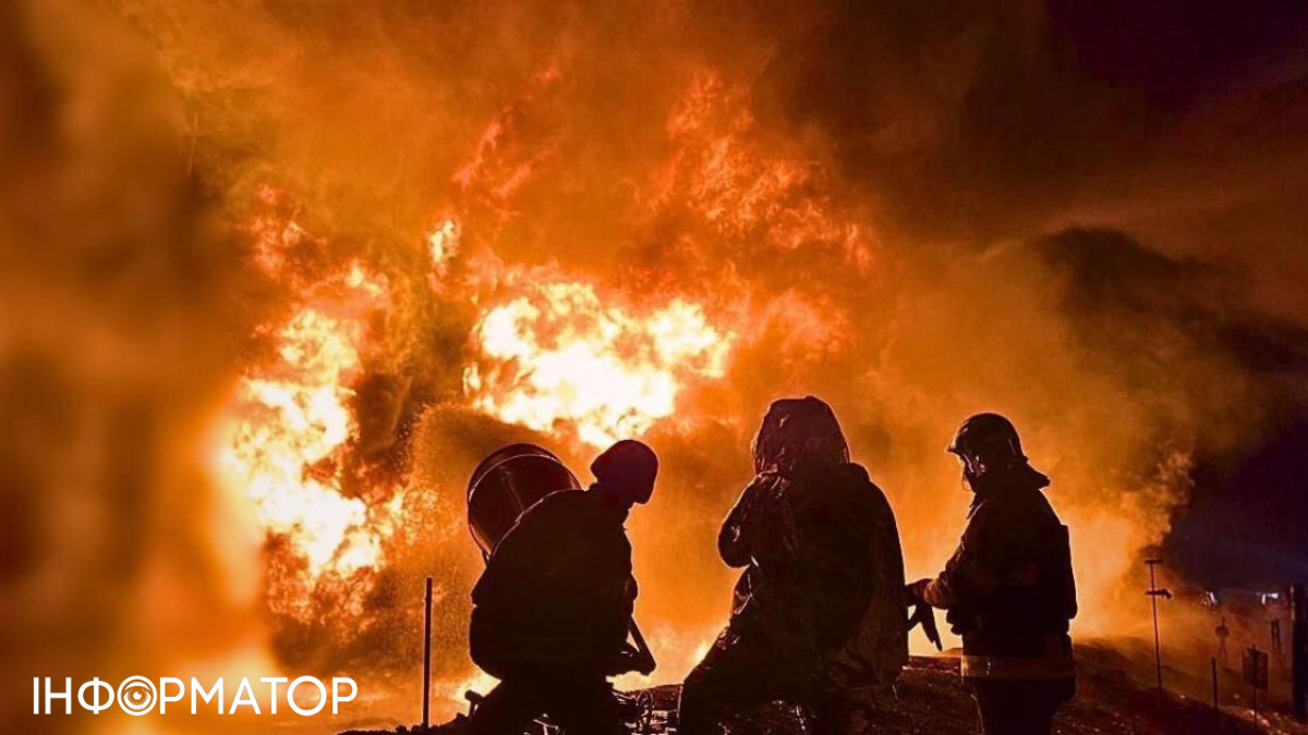 Атака дронів на Хмельниччину - після удару загорілася нафтобаза