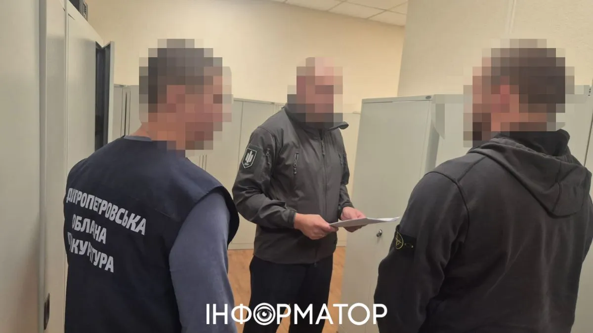 Стріляли, били та змусили віддати понад $68 тисяч – Офіс генпрокурора вручив підозри трьом поліцейським із Дніпропетровщини