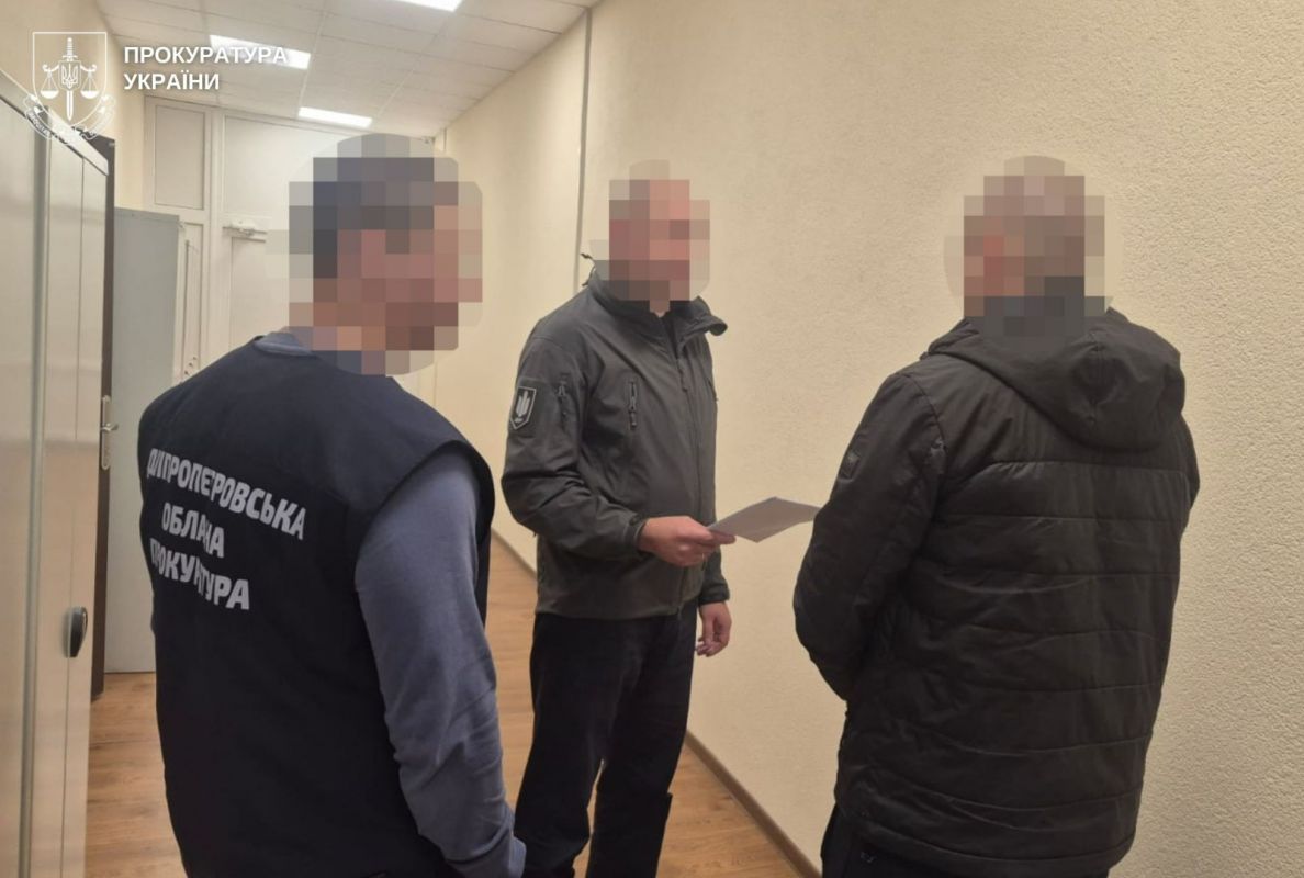 Троим полицейским в Днепропетровской области сообщили о подозрении Троим полицейским в Днепропетровской области сообщили о подозрении