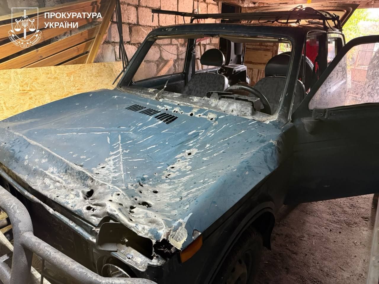 На Чугуевщине вражеские FPV-дроны ударили по два автомобиля, ранения получили двое мужчин и женщина, фото: прокуратура Харьковщины