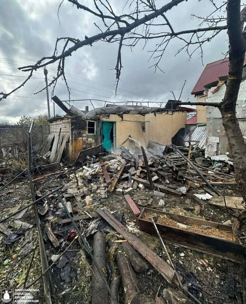 Атака дрона на Миколаїв - пошкоджено будинки, фото: ОВА Атака дрона на Миколаїв - пошкоджено будинки, фото: ОВА