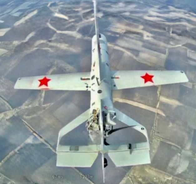 Новий ворожий дрон із бензиновим двигуном, джерело: Telegram-канал Флеша Флеш повідомив про новий російський безпілотник із бензиновим двигуном і вже чекає на трофеї для вивчення 1