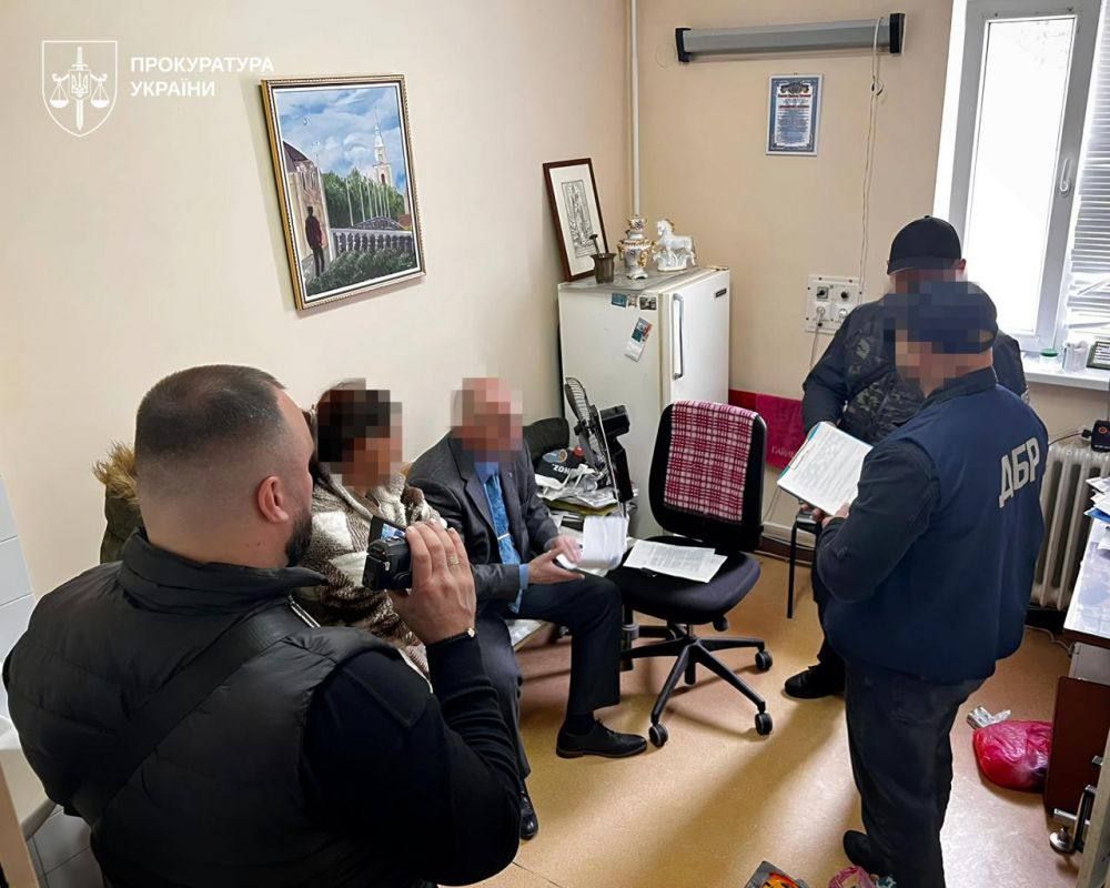 На Закарпатті судитимуть ексголову ВЛК ТЦК, фото: Офіс генерального прокурора 11 мільйонів у чотирьох валютах та хабарництво – на Закарпатті судитимуть ексголову ВЛК ТЦК 1