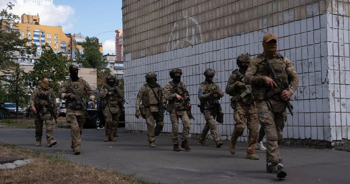 Бійці ГУР на вулиці Шумського в Києві після перестрілки 2 вересня / © Суспільне Новини/Олександр Магула Бійці ГУР на вулиці Шумського в Києві після перестрілки 2 вересня / © Суспільне Новини/Олександр Магула