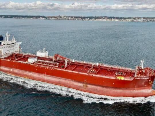 Танкер із російським дизелем для США змінив пункт призначення в океані