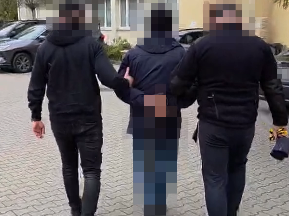 Підозрюваного доставили у відділок Підозрюваного доставили у відділок