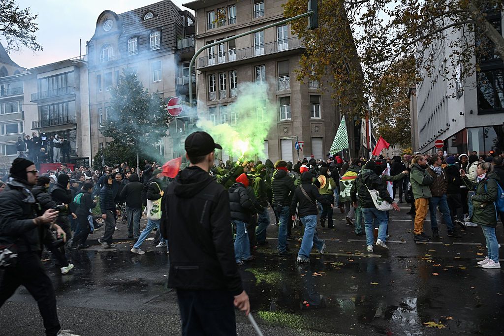 Молодежь Германии вышла на улицы примерно в 34 городах. Фото: Getty Images Молодежь Германии вышла на улицы примерно в 34 городах. Фото: Getty Images