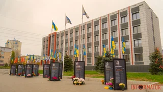 36 историй погибших воинов: в Днепре на Слобожанском проспекте открыли вторую часть проекта "Истории Героев"