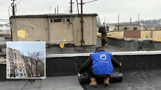 Замена окон, кровель и лифтов: в Днепре восстанавливают дома, поврежденные вражескими атаками