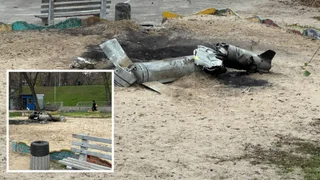 Як виглядають уламки ракети, які впали на дитячий майданчик у парку в центрі Дніпра