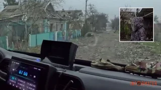 Эвакуация под обстрелами: полицейские вывезли семью с двумя детьми из Покровской громады