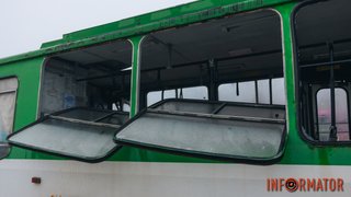 Мінус 20% рухомого складу та сотні вибитих вікон: наслідки російської атаки по тролейбусному депо у Дніпрі