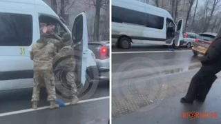 Хулиганство: в Днепре на Осенней сотрудники ТЦК «задули» слезоточивым газом салон маршрутки №31 с пассажирами, в полиции отреагировали