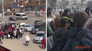 “Відпусти мого чоловіка, він що, злочинець?”: у Кривому Розі обурені люди оточили машину патрульних