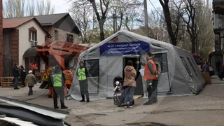 Выбиты тысячи окон и повреждены 60 домов: куда обращаться жителям Днепра, пострадавшим от атаки дронами