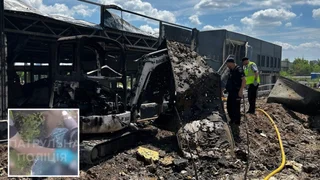 "Все в укрытие": полицейские показали видео первых минут после ракетного удара по Кривому Рогу