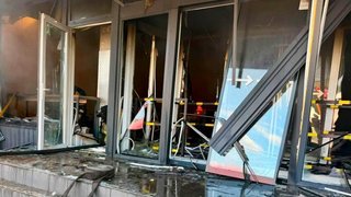 Начался пожар: враг ударил по помещению логистической компании в Павлограде