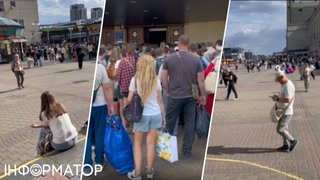 На Центральному вокзалі у Києві колапс - пасажири штурмують будівлю, щойно чують відбій тривоги
