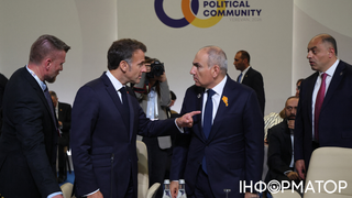Макрон заспівав шансон на саміті ЄС у Єревані, Пашинян підіграв йому на барабанах - відео