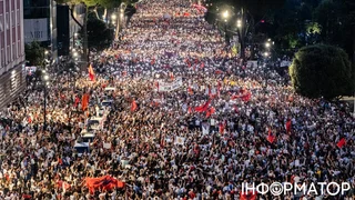 Революція фламінго - в Албанії протягом майже двох тижнів тривають масові протести, пов’язані із зятем Трампа