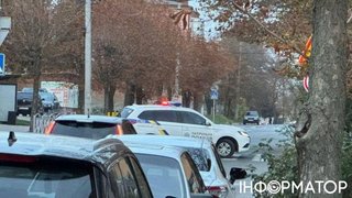 У центрі Кропивницького чоловік з автоматом і гранатами влаштував стрілянину – пролунали також вибухи