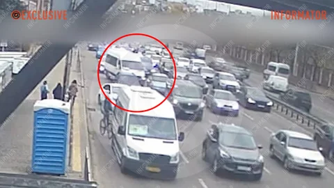 В Днепре на Слобожанском проспекте, возле "Нашей Правды", микроавтобус въехал в Daewoo: образовалась большая пробка