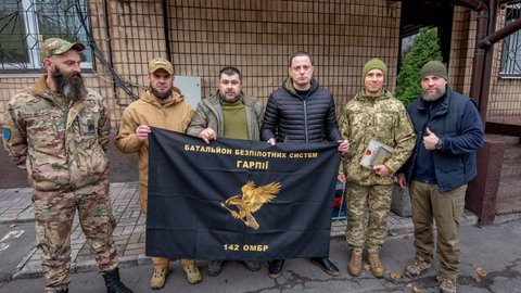 У Кам’янському передали Захисникам на Запорізький напрямок генератор, зарядну станцію та FPV-дрони