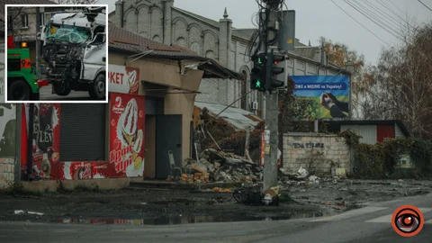 В Днепре на Старочумацкой легковушка заехала под фуру и та перевернулась: поврежден магазин