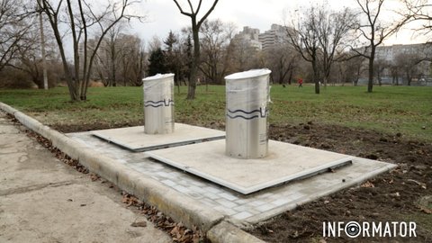 У Дніпрі міськрада закупила та встановила на Червоному Камені підземні баки за ціною автівки