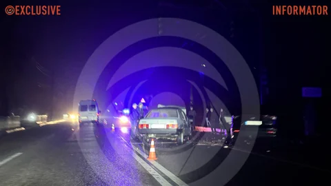 Масштабное ДТП на Набережной Победы в Днепре: на месте работает полиция и «скорые»