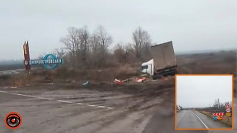 «Тупик-убийца»: на трассе при въезде в Днепропетровскую область грузовик съехал в кювет