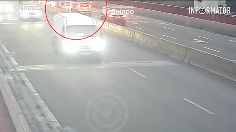 Відео моменту: у Дніпрі в результаті двох аварій утворився сильний затор на Центральному мосту