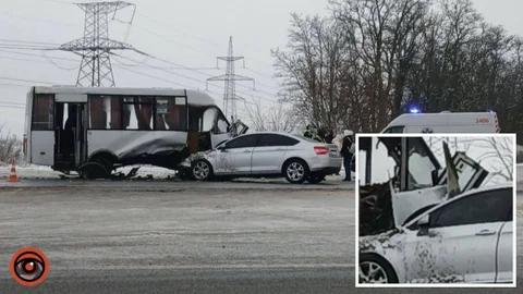 На выезде из Днепра столкнулись автобус с пассажирами и Citroen: есть пострадавшие