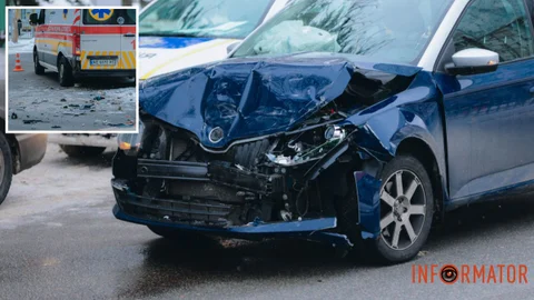 В Днепре на улице Рабочей столкнулись Skoda и «скорая»: движение затруднено