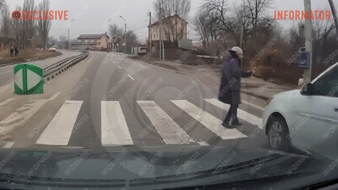 Відео моменту: у Дніпрі на Криворізькій Hyundai збив жінку на переході