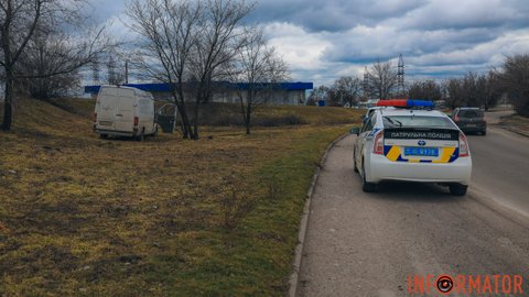 Volkswagen на узбіччі та поліція: що сталось на Передовій в Дніпрі