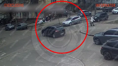 В Днепре на проспекте Науки столкнулись Honda и Mazda: видео момента