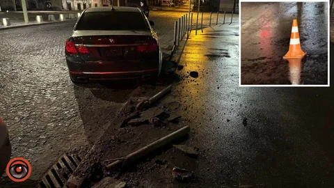 У Дніпрі на Успенській площі водій BMW зніс антипаркувальні стовпчики