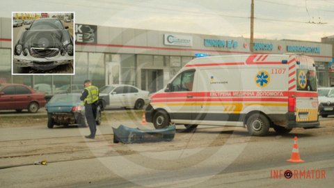 Люди вылетели из машины: видео момента аварии на проспекте Богдана Хмельницкого в Днепре