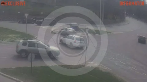 В Днепре на Сичеславской Набережной после столкновения с Renault Dacia улетела в парапет: видео момента ДТП