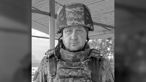 Повернувся на щиті: у Дніпропетровській області попрощаються з молодшим сержантом Романом Соколовим